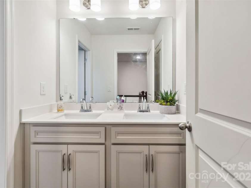 531 Red Wolf Lane, Clover, SC 29710.  MLS# CAR4224880, YatesRealty ID 2111. 