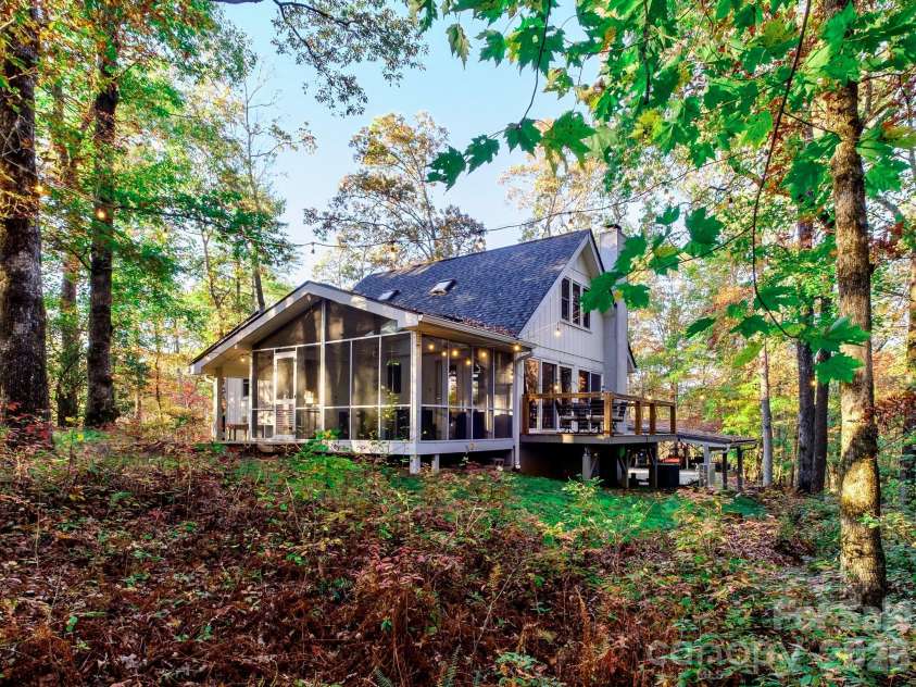 359 Rainbow Lake Drive, Brevard, NC 28712.  MLS# CAR4364404, YatesRealty ID 21110. 