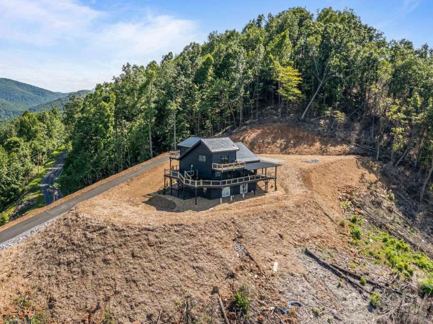 6500 Burkemont Road, Morganton, NC 28655.  MLS# CAR4273645, YatesRealty ID 21110. 