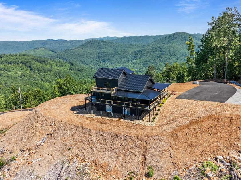 6500 Burkemont Road, Morganton, NC 28655.  MLS# CAR4273645, YatesRealty ID 21110. 