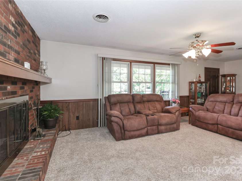 116 Deer Trail Road, Statesville, NC 28677.  MLS# CAR4272587, YatesRealty ID 21111. 