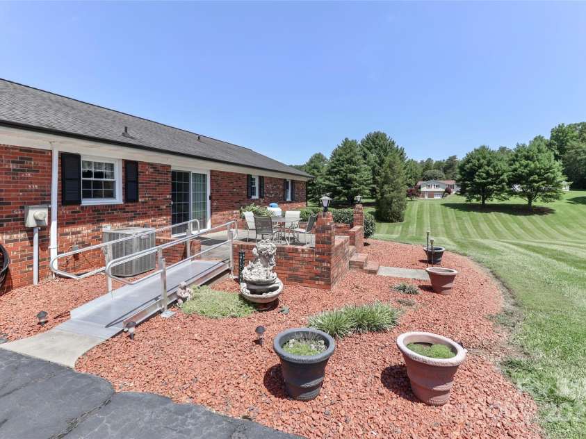 116 Deer Trail Road, Statesville, NC 28677.  MLS# CAR4272587, YatesRealty ID 21111. 