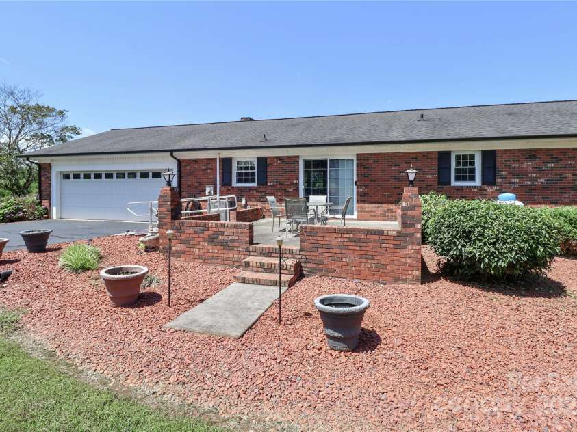 116 Deer Trail Road, Statesville, NC 28677.  MLS# CAR4272587, YatesRealty ID 21111. 