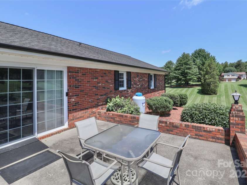 116 Deer Trail Road, Statesville, NC 28677.  MLS# CAR4272587, YatesRealty ID 21111. 