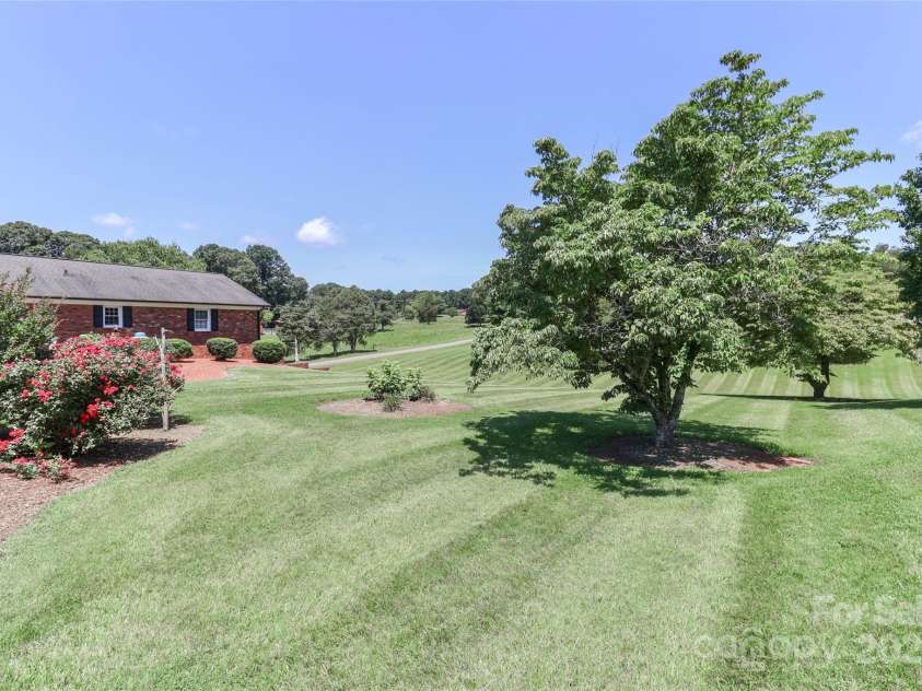 116 Deer Trail Road, Statesville, NC 28677.  MLS# CAR4272587, YatesRealty ID 21111. 