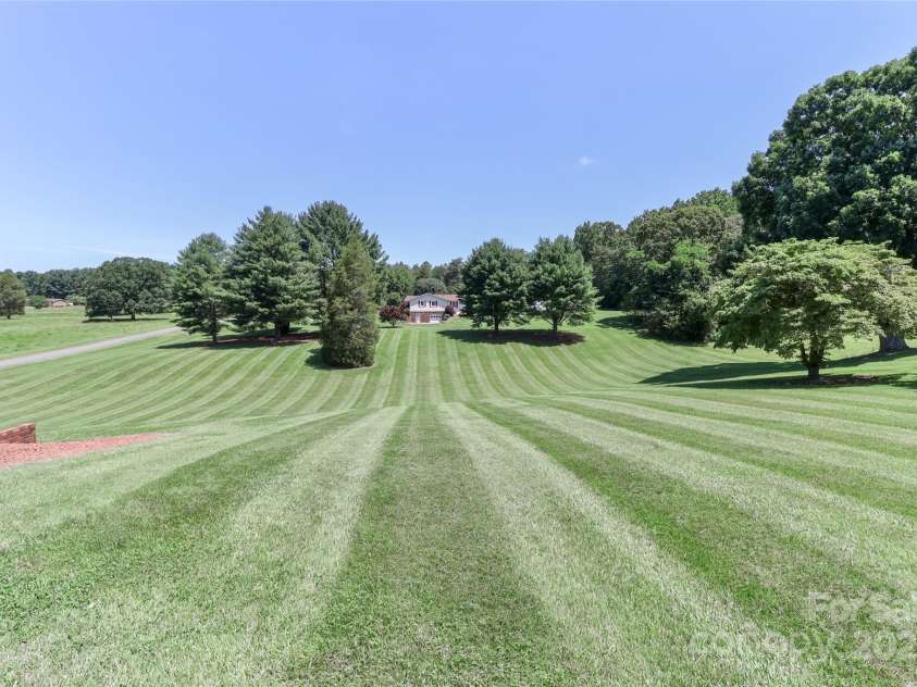 116 Deer Trail Road, Statesville, NC 28677.  MLS# CAR4272587, YatesRealty ID 21111. 