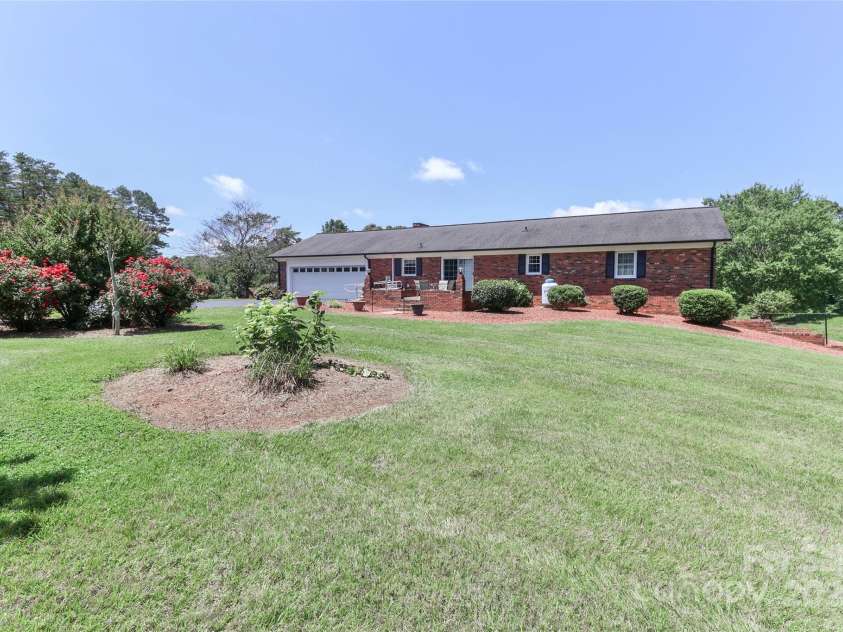 116 Deer Trail Road, Statesville, NC 28677.  MLS# CAR4272587, YatesRealty ID 21111. 