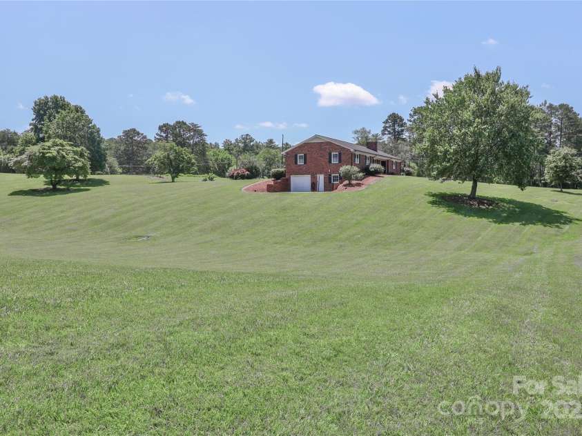 116 Deer Trail Road, Statesville, NC 28677.  MLS# CAR4272587, YatesRealty ID 21111. 