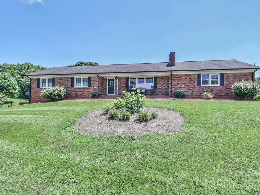116 Deer Trail Road, Statesville, NC 28677.  MLS# CAR4272587, YatesRealty ID 21111. 