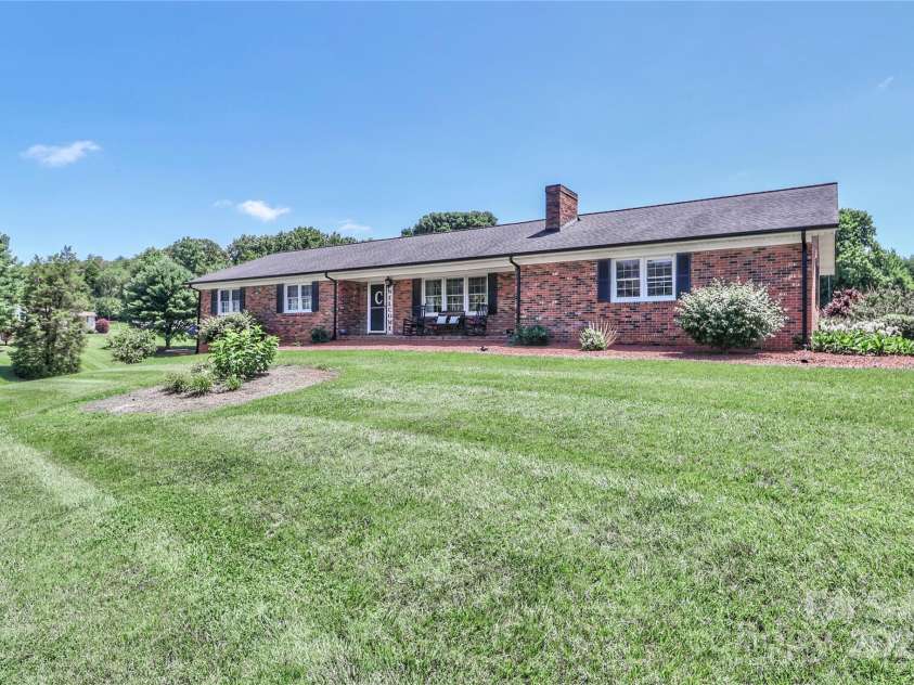 116 Deer Trail Road, Statesville, NC 28677.  MLS# CAR4272587, YatesRealty ID 21111. 