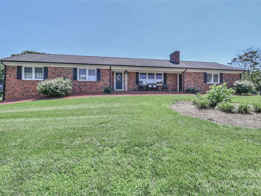 116 Deer Trail Road, Statesville, NC 28677.  MLS# CAR4272587, YatesRealty ID 21111. 