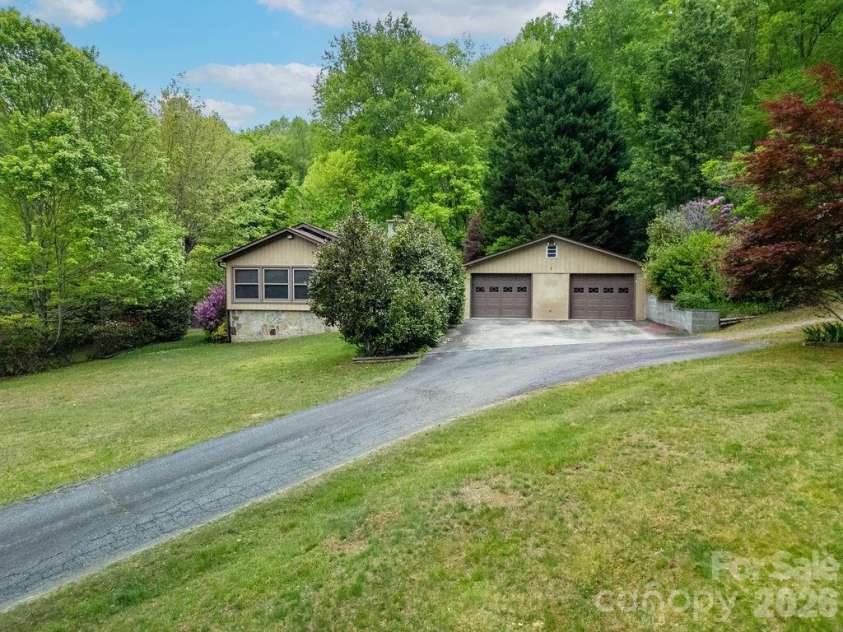 520 Blythe Road, Pisgah Forest, NC 28768.  MLS# CAR4370794, YatesRealty ID 21111. Beautiful Yard