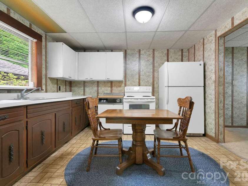 520 Blythe Road, Pisgah Forest, NC 28768.  MLS# CAR4370794, YatesRealty ID 21111. Big Kitchen