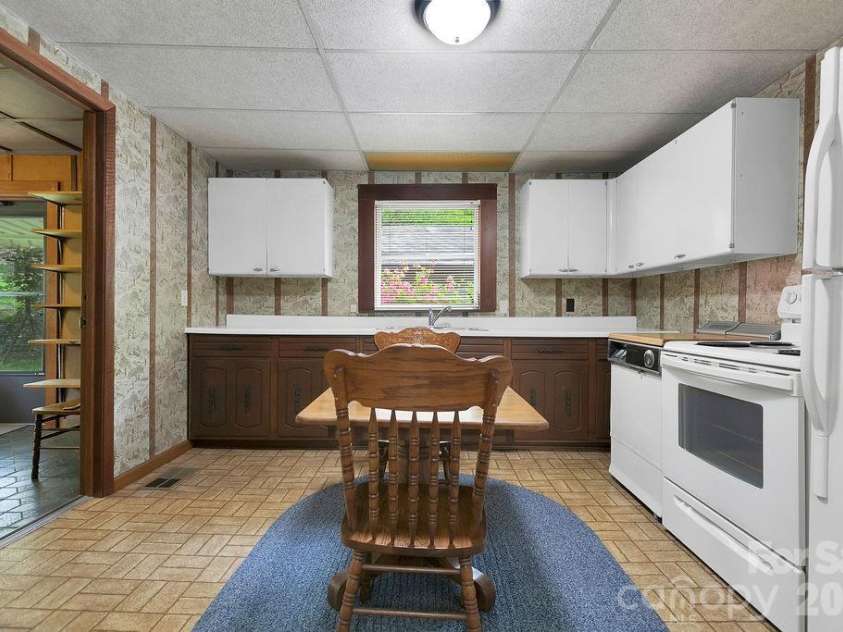 520 Blythe Road, Pisgah Forest, NC 28768.  MLS# CAR4370794, YatesRealty ID 21111. Kitchen
