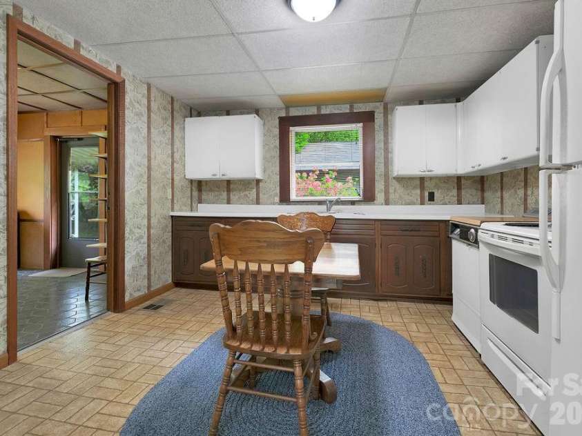 520 Blythe Road, Pisgah Forest, NC 28768.  MLS# CAR4370794, YatesRealty ID 21111. Kitchen to Laundry/Mudroom