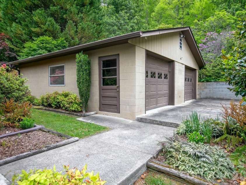 520 Blythe Road, Pisgah Forest, NC 28768.  MLS# CAR4370794, YatesRealty ID 21111. Spacious 2 car Garage