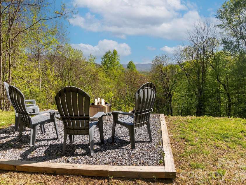 95 Lasso Lane, Waynesville, NC 28785.  MLS# CAR4375234, YatesRealty ID 21112. 