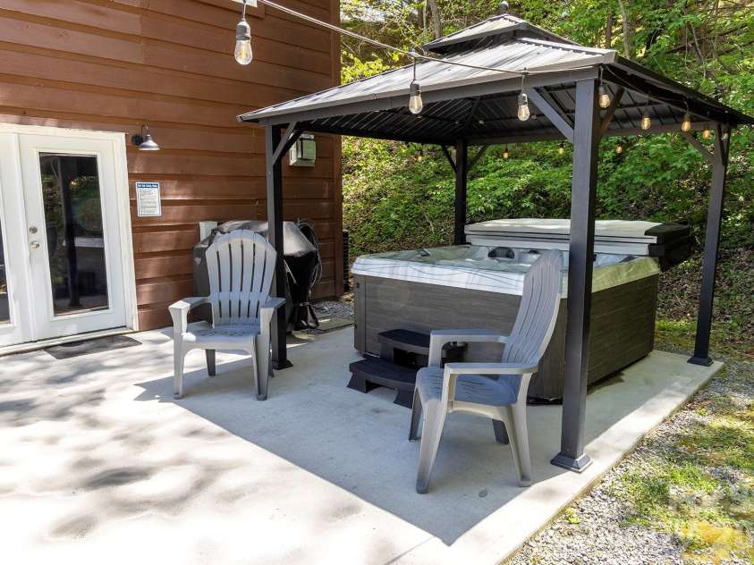95 Lasso Lane, Waynesville, NC 28785.  MLS# CAR4412726, YatesRealty ID 21112. 
