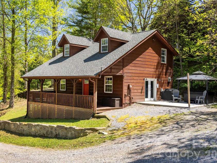 95 Lasso Lane, Waynesville, NC 28785.  MLS# CAR4412726, YatesRealty ID 21112. 
