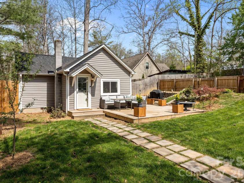 11 Log Cabin Trail, Candler, NC 28715.  MLS# CAR4364864, YatesRealty ID 21113. 