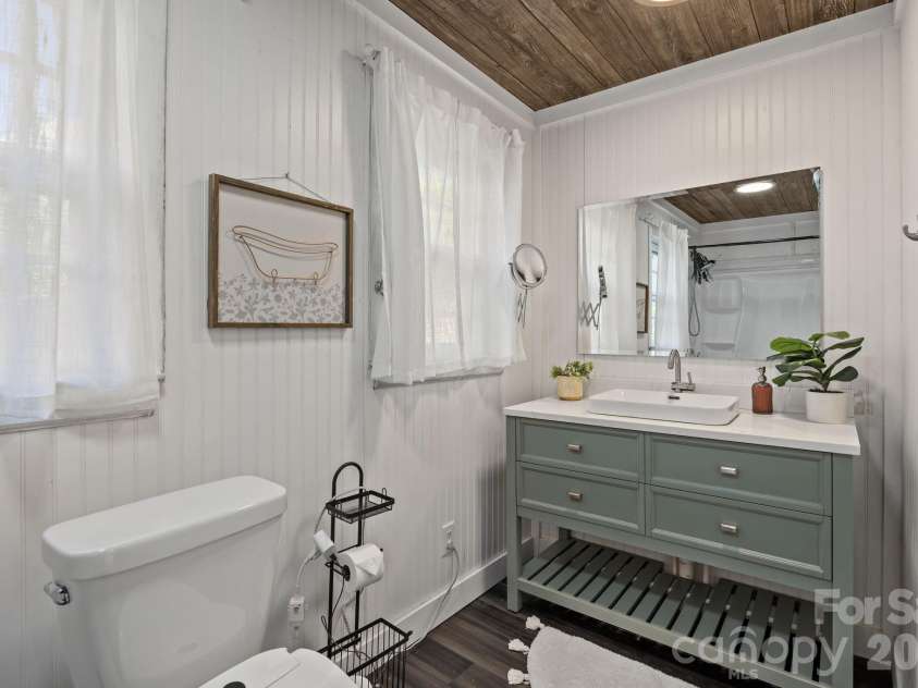 11 Log Cabin Trail, Candler, NC 28715.  MLS# CAR4364864, YatesRealty ID 21113. 
