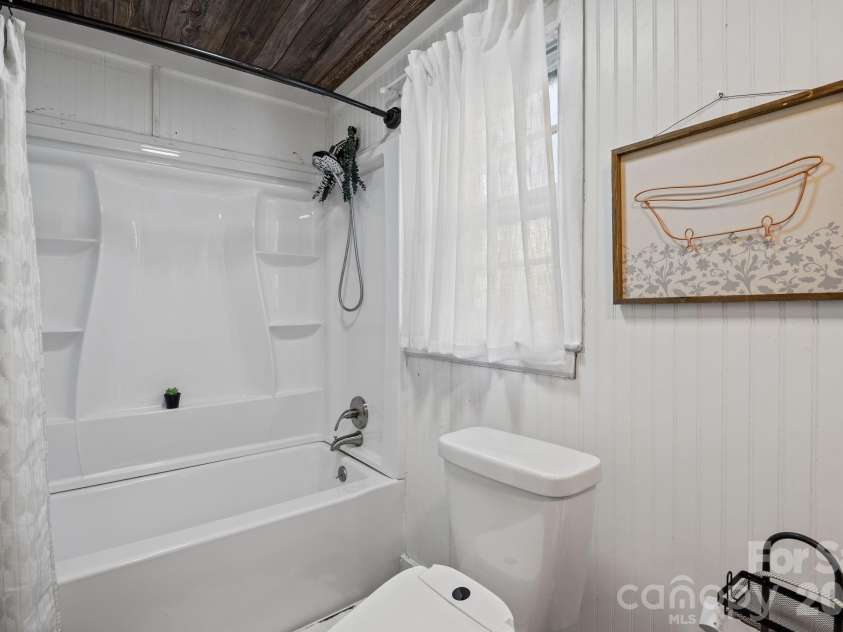 11 Log Cabin Trail, Candler, NC 28715.  MLS# CAR4364864, YatesRealty ID 21113. 