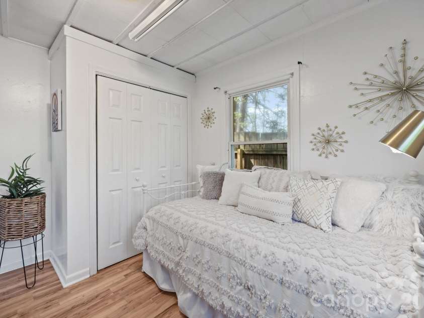 11 Log Cabin Trail, Candler, NC 28715.  MLS# CAR4364864, YatesRealty ID 21113. 