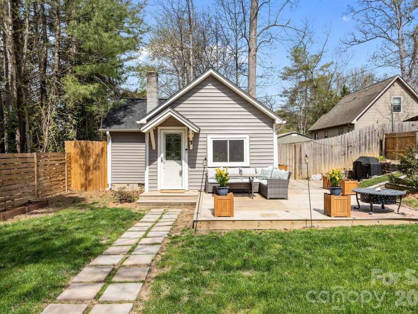 11 Log Cabin Trail, Candler, NC 28715.  MLS# CAR4364864, YatesRealty ID 21113. 