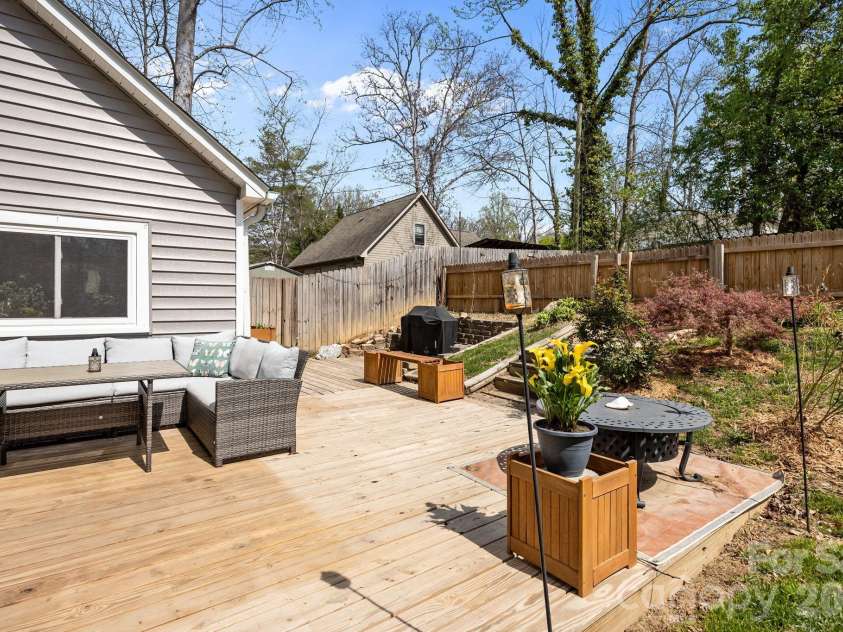 11 Log Cabin Trail, Candler, NC 28715.  MLS# CAR4364864, YatesRealty ID 21113. 
