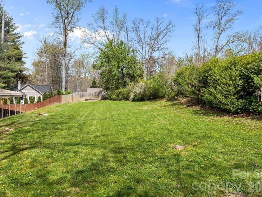 11 Log Cabin Trail, Candler, NC 28715.  MLS# CAR4364864, YatesRealty ID 21113. 