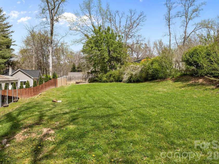 11 Log Cabin Trail, Candler, NC 28715.  MLS# CAR4364864, YatesRealty ID 21113. 