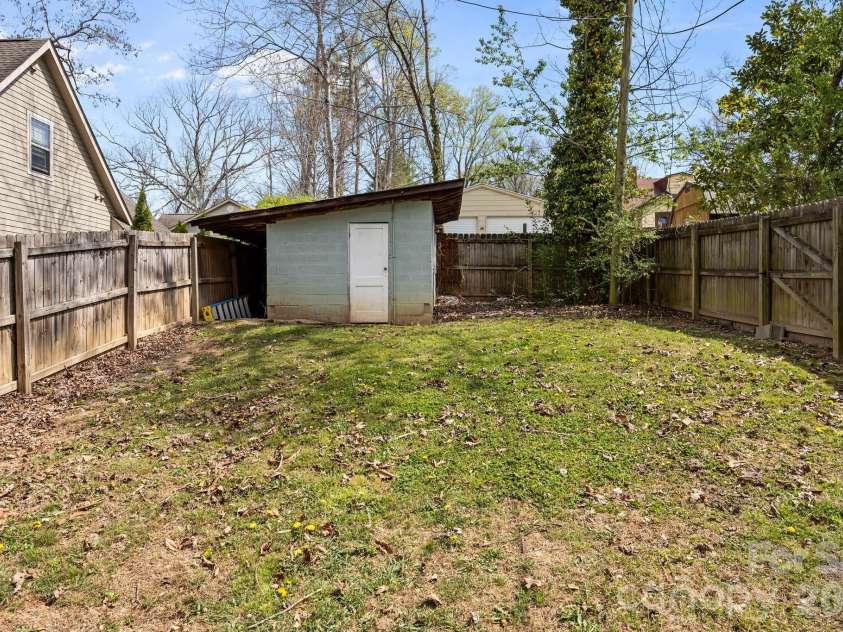 11 Log Cabin Trail, Candler, NC 28715.  MLS# CAR4364864, YatesRealty ID 21113. 