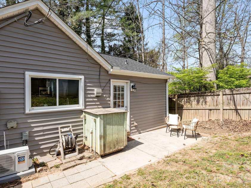 11 Log Cabin Trail, Candler, NC 28715.  MLS# CAR4364864, YatesRealty ID 21113. 