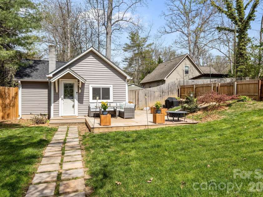 11 Log Cabin Trail, Candler, NC 28715.  MLS# CAR4364864, YatesRealty ID 21113. 
