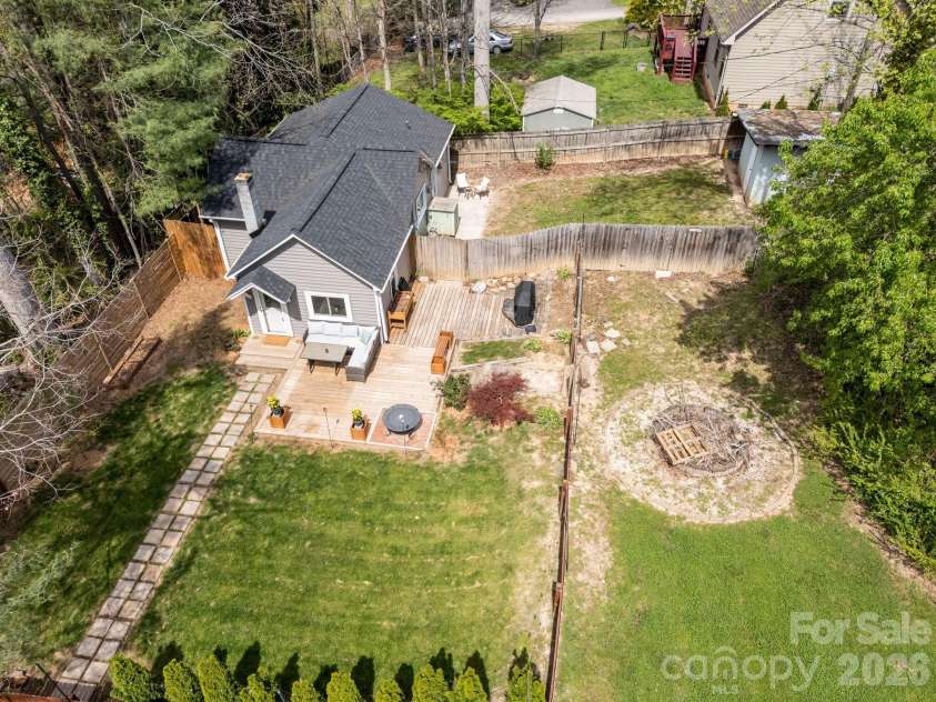 11 Log Cabin Trail, Candler, NC 28715.  MLS# CAR4364864, YatesRealty ID 21113. 