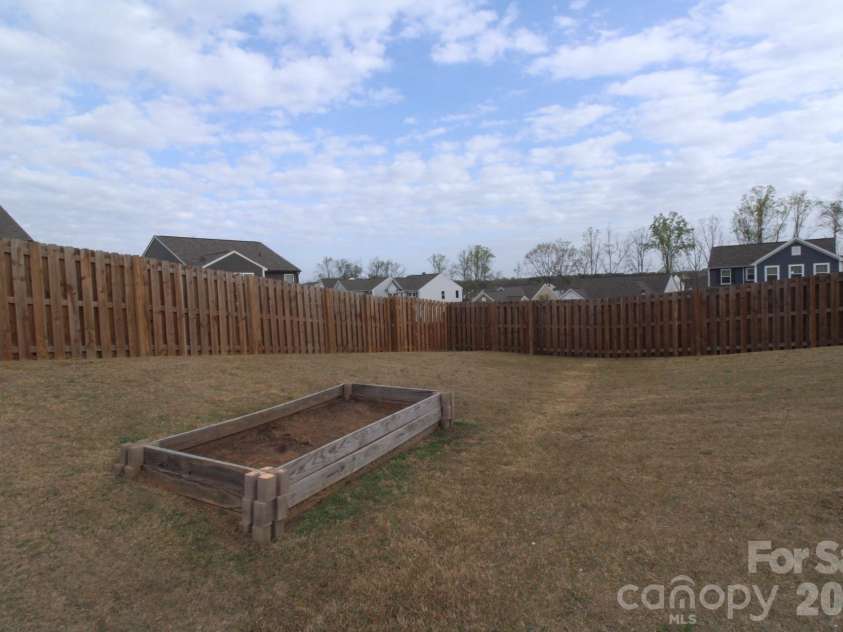 104 Mooring Drive, Statesville, NC 28677.  MLS# CAR4365845, YatesRealty ID 21114. 