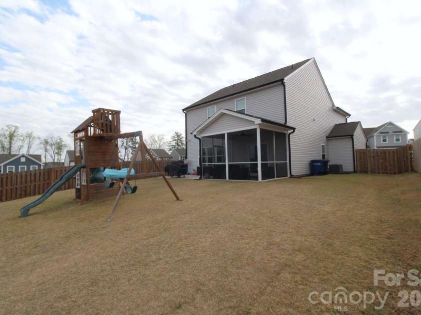 104 Mooring Drive, Statesville, NC 28677.  MLS# CAR4365845, YatesRealty ID 21114. 