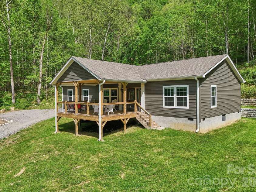 590 Willow Lane, Marshall, NC 28753.  MLS# CAR4317639, YatesRealty ID 21115. 