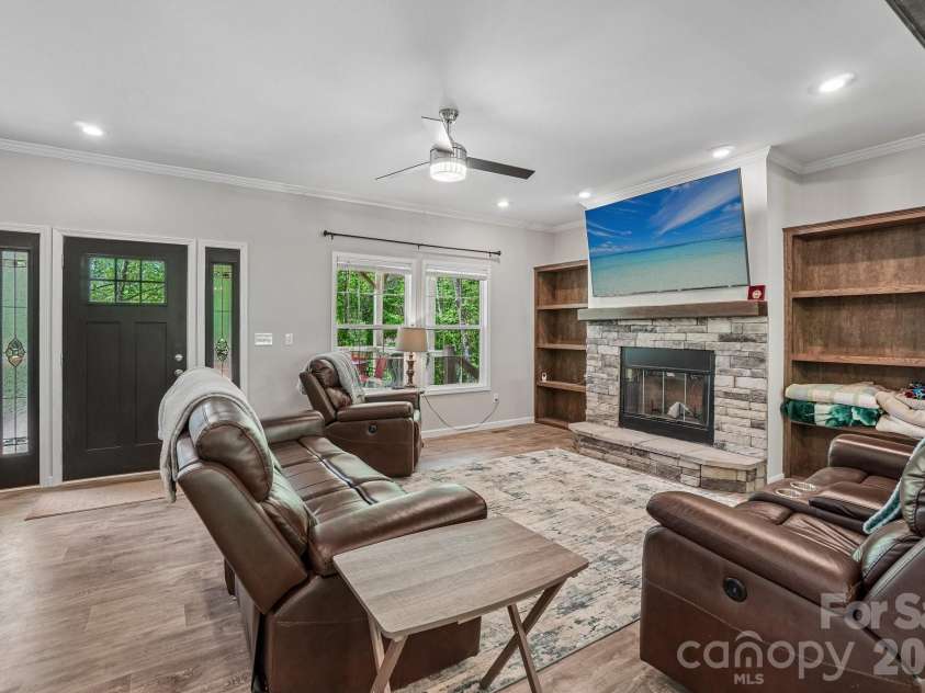 590 Willow Lane, Marshall, NC 28753.  MLS# CAR4317639, YatesRealty ID 21115. 