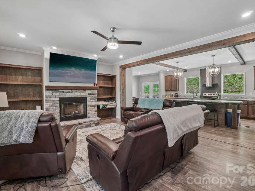 590 Willow Lane, Marshall, NC 28753.  MLS# CAR4317639, YatesRealty ID 21115. 