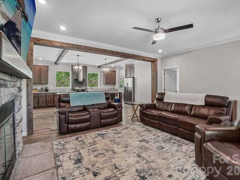 590 Willow Lane, Marshall, NC 28753.  MLS# CAR4317639, YatesRealty ID 21115. 