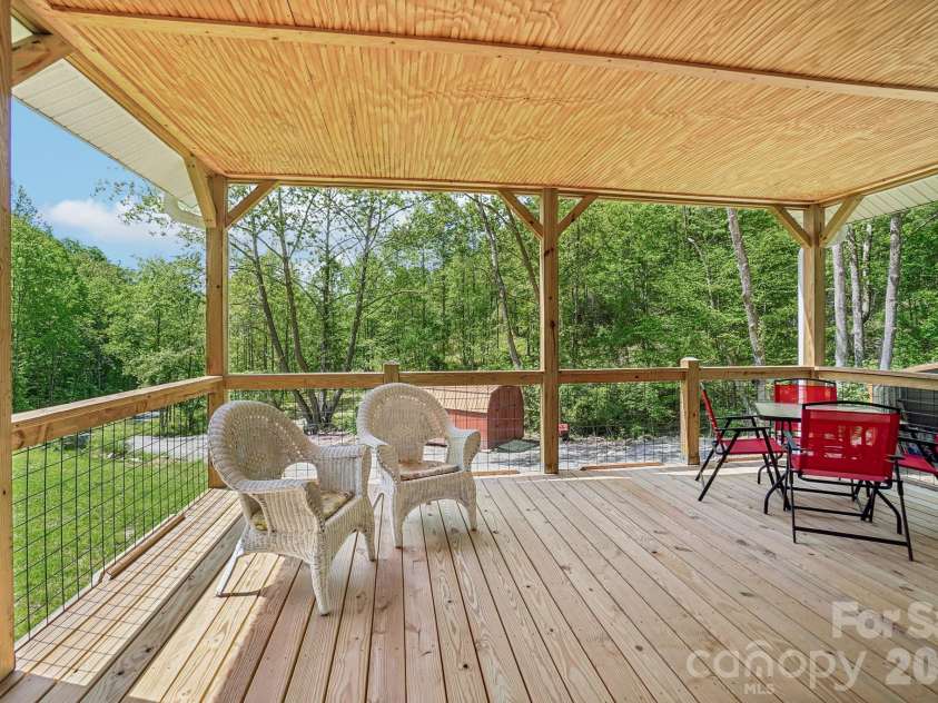 590 Willow Lane, Marshall, NC 28753.  MLS# CAR4317639, YatesRealty ID 21115. 