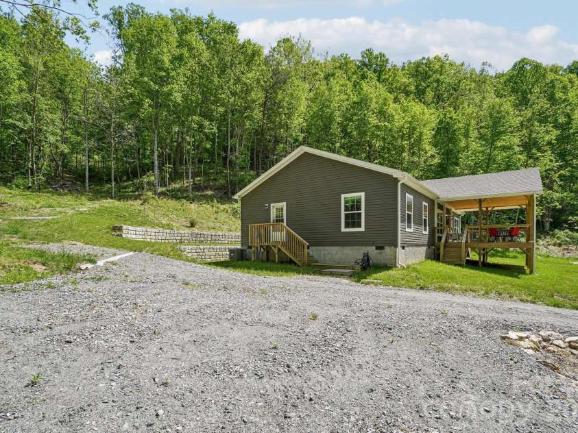 590 Willow Lane, Marshall, NC 28753.  MLS# CAR4317639, YatesRealty ID 21115. 