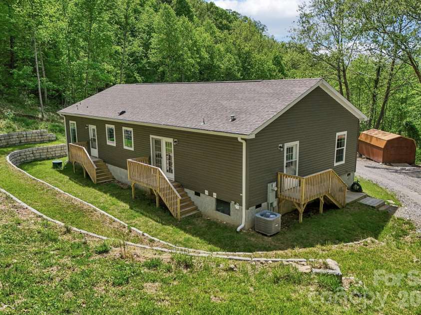 590 Willow Lane, Marshall, NC 28753.  MLS# CAR4317639, YatesRealty ID 21115. 