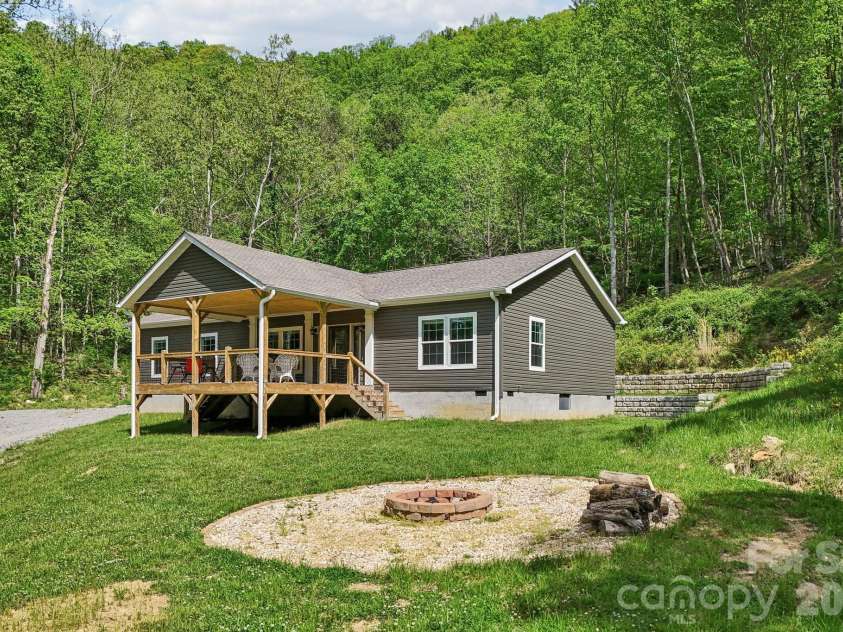 590 Willow Lane, Marshall, NC 28753.  MLS# CAR4317639, YatesRealty ID 21115. 