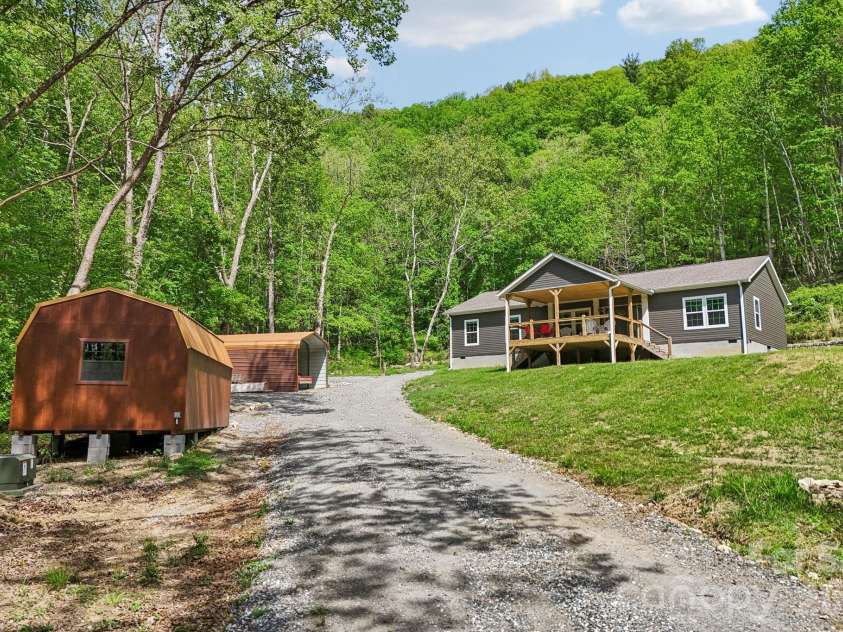590 Willow Lane, Marshall, NC 28753.  MLS# CAR4317639, YatesRealty ID 21115. 