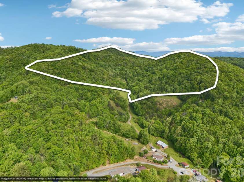 590 Willow Lane, Marshall, NC 28753.  MLS# CAR4317639, YatesRealty ID 21115. 