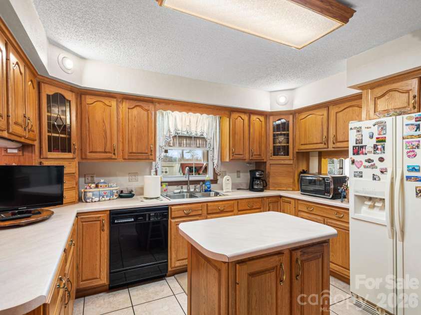 727 Jenkins Valley Road, Alexander, NC 28701.  MLS# CAR4357039, YatesRealty ID 21116. Kitchen
