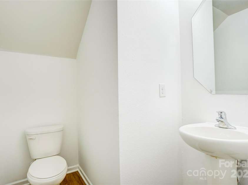 5319 Swearngan Road, Charlotte, NC 28216.  MLS# CAR4273111, YatesRealty ID 21117. 