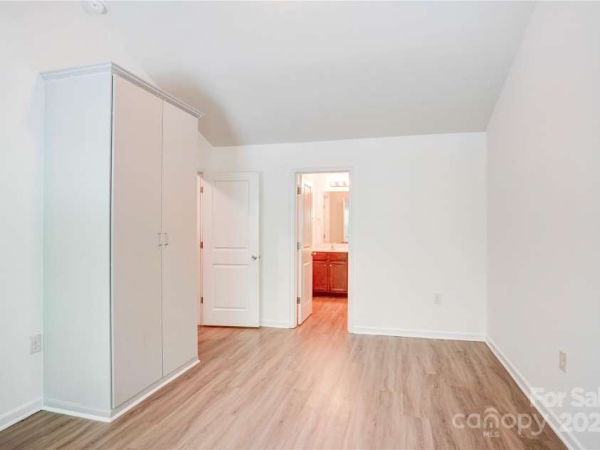 5319 Swearngan Road, Charlotte, NC 28216.  MLS# CAR4273111, YatesRealty ID 21117. 